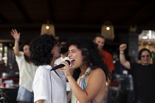 Serata karaoke al ristorante.